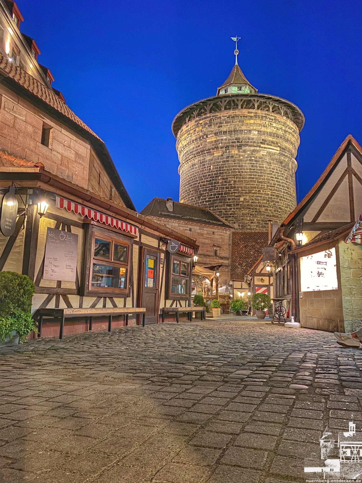 Handwerkerhof in Nürnberg am Abend