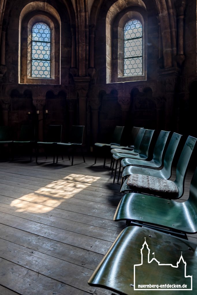 Gemeinschaftsraum mit Stuhlkreis im Nordturm der Sebalduskirche Nürnberg - Foto: Ardan Füßmann