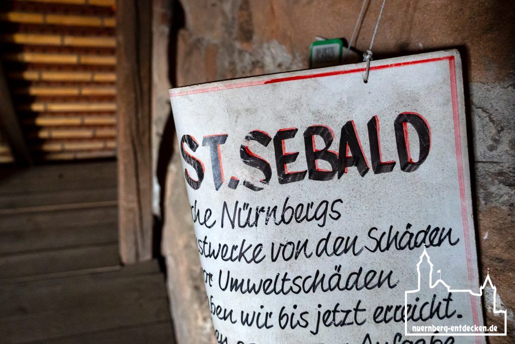 Historisches Schild im Dachboden der St. Sebald Kirche in Nürnberg