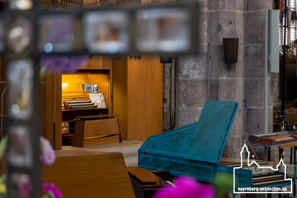 Blick vom Altar zur Orgel in der Nürnberger Sebalduskirche - Foto: Ardan Füßmann