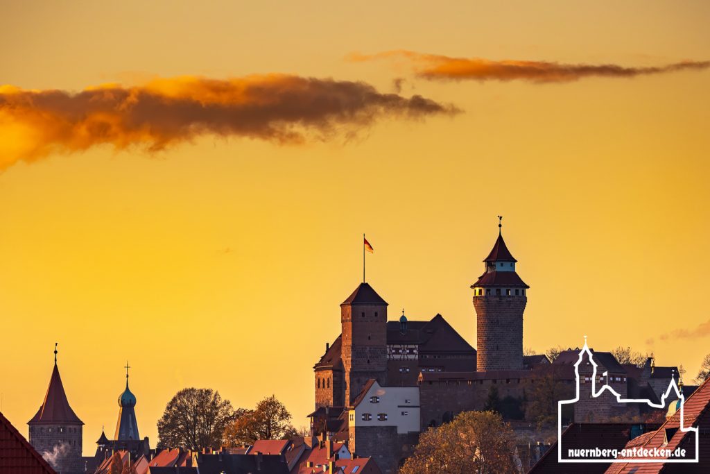 Kaiserburg Nürnberg im orangen winterlichen Sonnenuntergangs - Foto: Ardan Füßmann