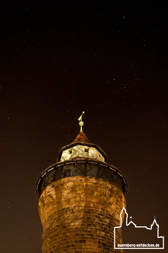 Sternenhimmel über den nicht beleuchteten Sinwellturm der Kaiserburg - Foto: Ardan Füßmann