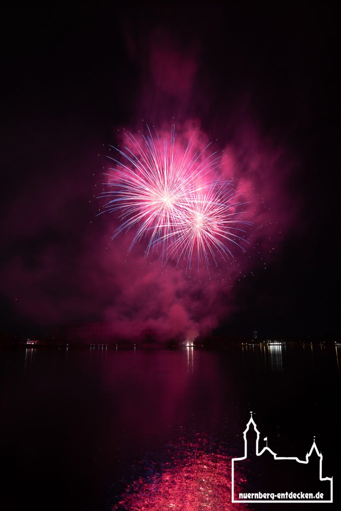 Feuerwerk zum Frühlingsvolksfest 2023 - Foto: Ardan Füßmann