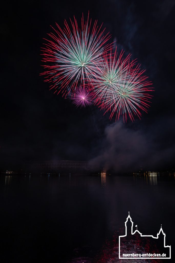 Feuerwerk zum Frühlingsvolksfest 2023 - Foto: Ardan Füßmann