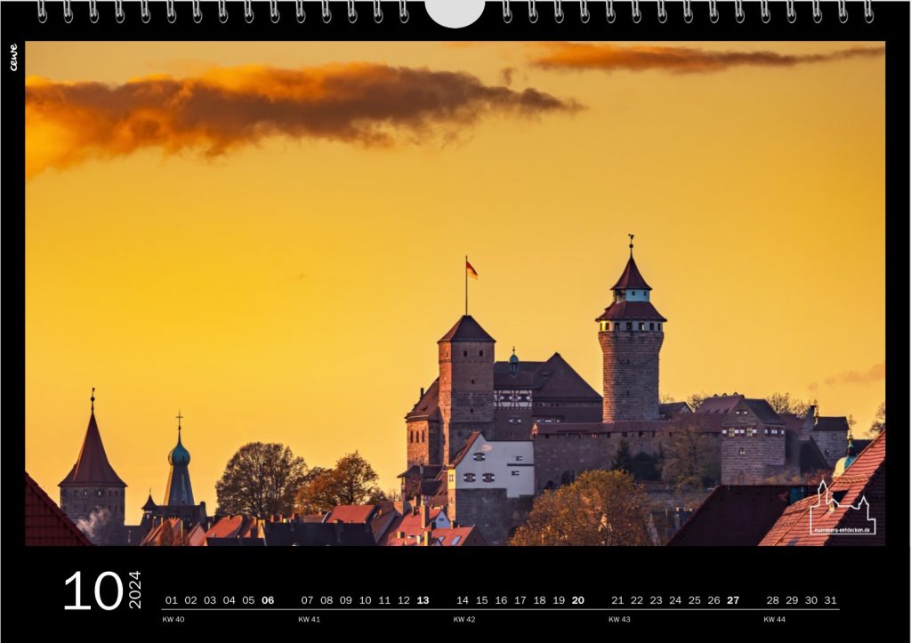 Monat Oktober im Nürnberg entdecken Kalender für das Jahr 2024 - Nürnberg Kaiserburg während eines orangenen Sonnenunterganges - Foto: Ardan Füßmann