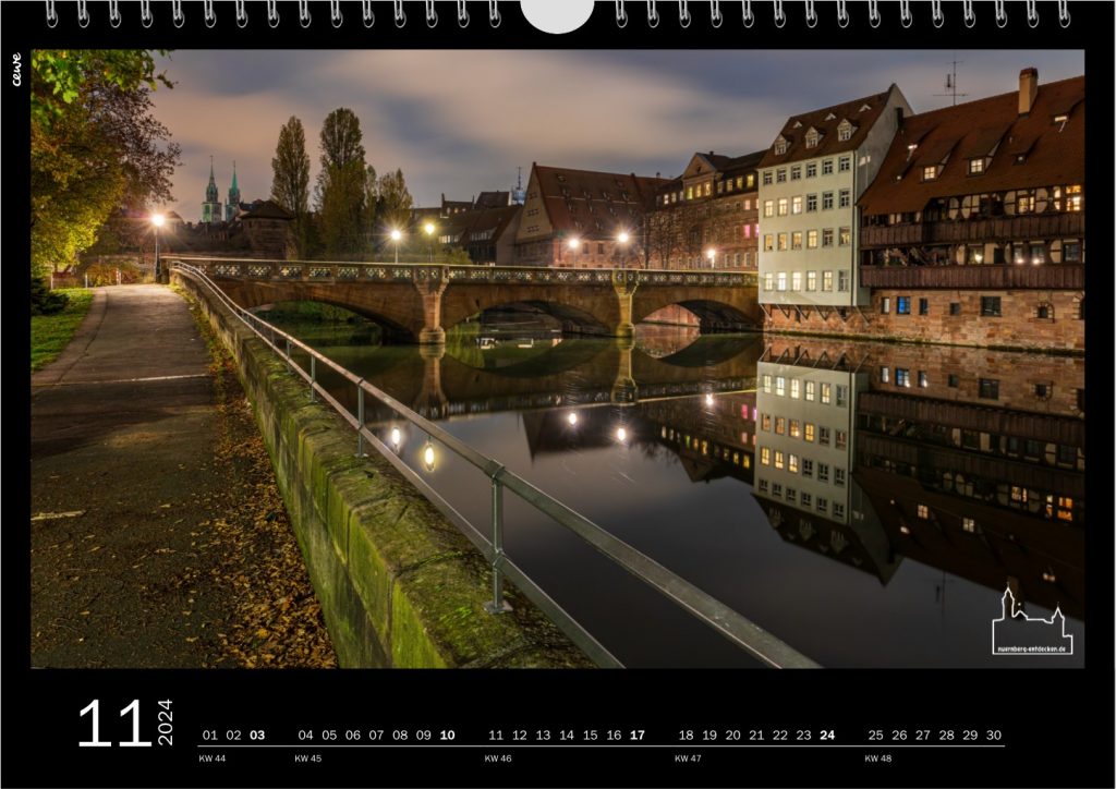 Monat November im Nürnberg entdecken Kalender für das Jahr 2024 - Reflexionen auf der Pegnitz mit Maxbrücke - Foto: Ardan Füßmann