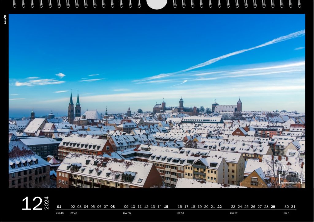 Monat Dezember im Nürnberg entdecken Kalender für das Jahr 2024 - Panorama von Nürnberg im Schnee - Foto: Ardan Füßmann