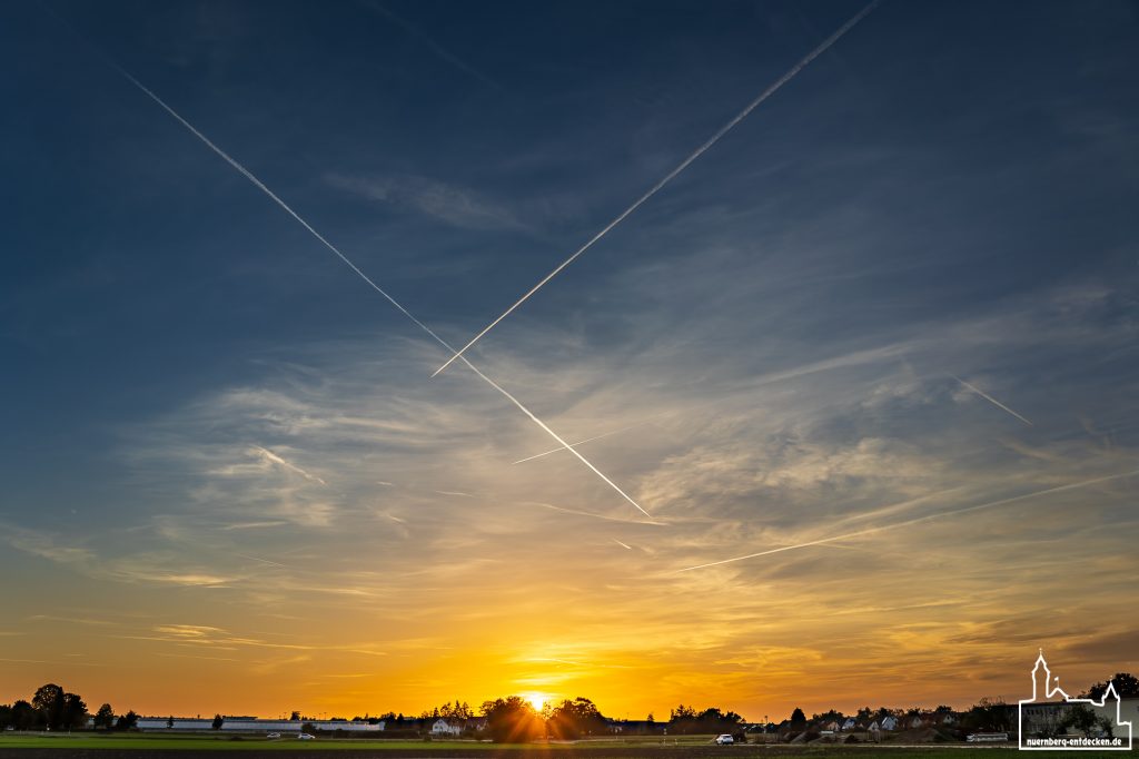 Wilder Flugverkehr in den Abendstunden über Franken - Foto: Ardan Füßmann
